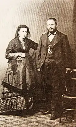 Foto sépia dos pais de Amedeo