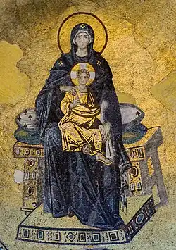 La Théotokos à l'enfant Jésus en majesté, mosaïque de l'abside (IXe&nbsp;siècle), ancienne basilique Sainte-Sophie de Constantinople.