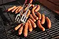 Salsichas assadas nos Estados Unidos.
