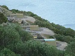 Torres com peças de 152,4 mm de artilharia de costa da Bataria de Outão, Portugal.