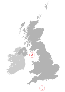 Localização das Dependências da Coroa junto às Ilhas Britânicas.