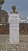 Busto de Luís Vaz de Camões junto ao fosso do Castelo de Olivença, inaugurado por ocasião das celebrações do Dia de Portugal, de Camões e das Comunidades Portuguesas a 10 de junho de 2025.