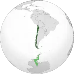 Localização do Chile em verde; área reivindicada pelo país na Antártida em verde claro.