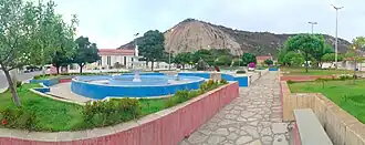 Aspecto central da cidade com vista para a Serra do Brejo.