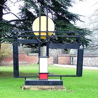 Escultura: Crucificação, homenagem a Mondrian, por Barbara Hepworth, Reino Unido (2007)