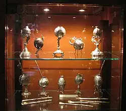 Cuias antigas em prata.