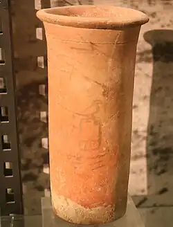 Vaso cilíndrico do Rei Atótis de Sacará, I Dinastia; Museu Kestner
