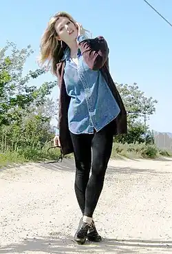 Mulher vestindo uma legging