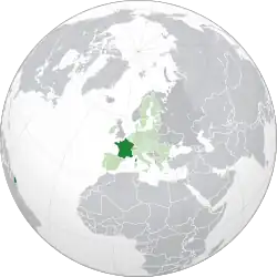 Localização da França (em verde escuro)Na União Europeia (em verde claro) Departamentos e territórios ultramarinos da França