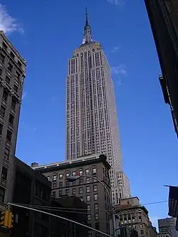 O Empire State Building, por 40 anos o maior arranha-céu do mundo, e, sem dúvidas, uma das maiores manifestações deste estilo