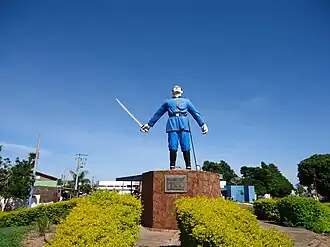 Estátua de Antônio João Ribeiro herói da Guerra do Paraguai, inaugurada pelo então prefeito Dácio Queiroz em 18 de março de 1999.