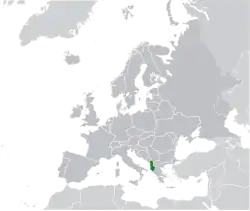 Localização da Albânia (em verde)  No continente europeu (em cinza escuro)