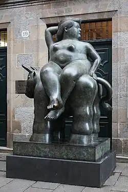 Fernando Botero, El rapto de Europa, 1992, Concreto. Presente no Aeropuerto de Barajas, Madrid