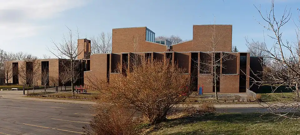 A Primeira Igreja Unitária de Rochester de Louis Kahn (1962)
