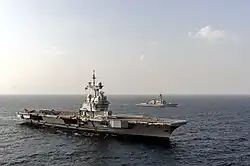 O porta-aviões francês Charles de Gaulle (R91).