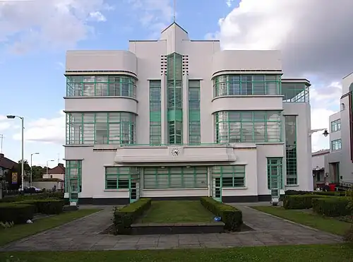 A cantina Hoover Building em Perivale nos subúrbios de Londres, por Wallis, Gilbert and Partners (1938)