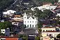 Imagem aérea da Igreja Católica e da Praça Duque de Caxias