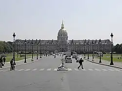 Vista do Hôtel des Invalides a partir da esplanada