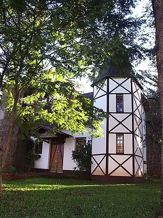 Kaufhaus, na Praça Central