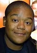 Kyle Massey como Cory Baxter, protagonista da série.
