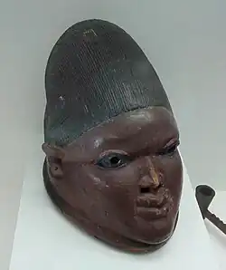 Povo Iorubá. Máscara da sociedade secreta feminina Gelede, s.d.