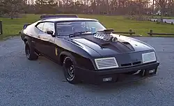 Modelo Holden Monaro, utilizado no filme Mad Max.