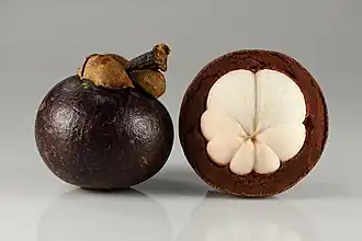 Fruto inteiro e em corte