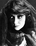 Mary Fuller, estrela de What Happened to Mary, 1º seriado estadunidense (1912).