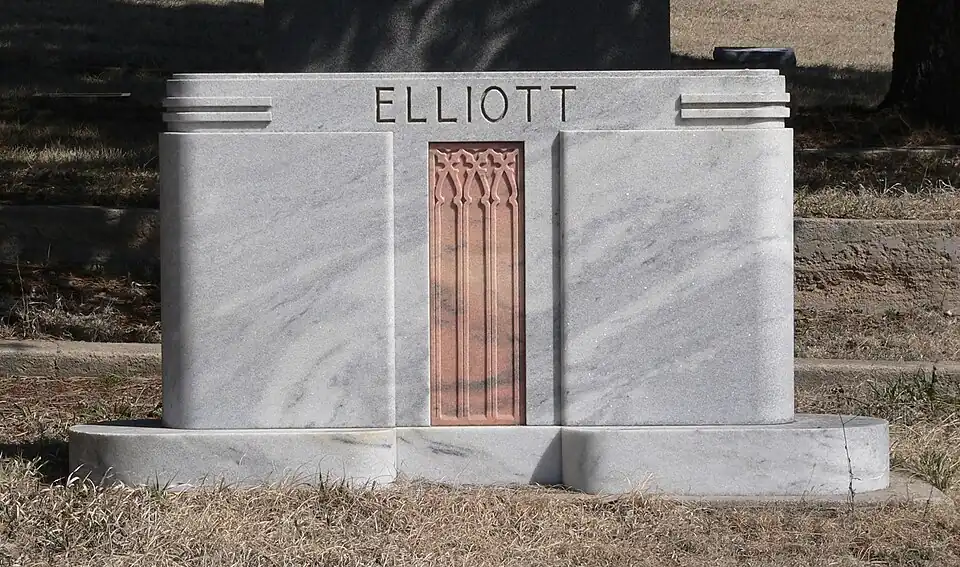 Lápide-monumento da Família Elliot, em Mason City, Nebraska (c. 1941)