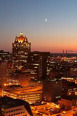 Centro da cidade à noite.