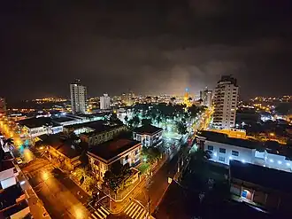 Foto noturna da cidade de Monte Alto - SP