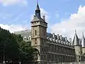 A Conciergerie (em destaque, a Torre do Relógio).