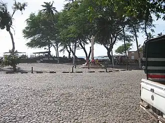 Vista sobre a praça onde fica o pelourinho.