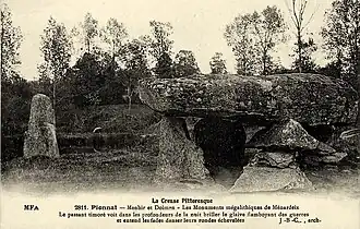 Bilhete-postal do dolmen de Ménardeix por volta de 1920.