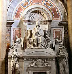 Tumba de Pio VII criado por Bertel Thorvaldsen na Capela Clementina, Basílica de São Pedro. Um monumento esculpido por um protestante, membro da Igreja Luterana.