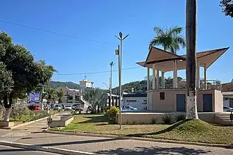 Praça Nossa Senhora da Piedade com a Igreja Nossa Senhora da Piedade ao fundo