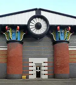Colunas coríntias pós-modernas reinterpretadas da Cão Island Pumping Station, Londres, John Outram, 1988