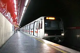 Carruagem a partir de uma estação do Metrô de Roma