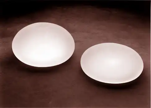 Próteses salinas para aumento de seio