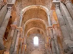 Nave do Mosteiro de São Pedro de Rodes.