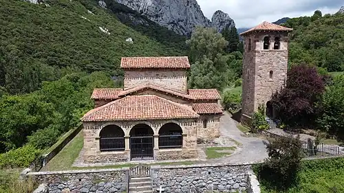 Igreja de Santa Maria de Lebeña, um exemplo de arquitetura pré-românica e da arte de repovoação ou moçárabe