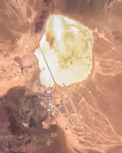 Uma imagem de satélite capturada em 2022 pelo Sentinel-2 da ESA mostra a base com o Lago Groom logo ao norte-nordeste