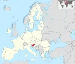 Localização da Eslovênia (em vermelho)No continente europeu (em cinza)Na União Europeia (em branco)