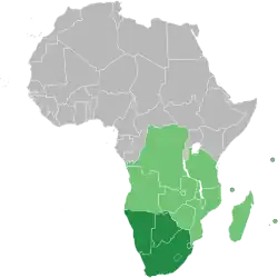 Mapa de África indicando os membros da SADC (verde-claro) e da SADC+SACU (verde-escuro).