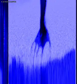 imagem de um braço e mão azuis sobre pontos brancos pixelados