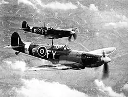 Dois Spitfire Mk IX em 1944.
