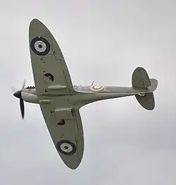 Supermarine Spitfire Mk IIA em voo no Kemble Air Day (Inglaterra, junho de 2008).