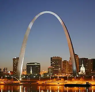 O Arco do Portal em Saint Louis, Missouri (1948–1965)