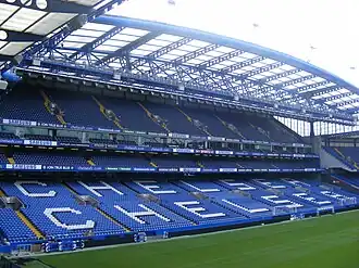 Interior do Stamford Bridge.