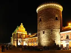 Capela da Santíssima Trindade e a torre de menagem do século XIII